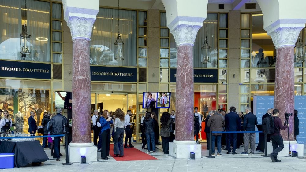 Brooks Brothers και Replay έριξαν άγκυρα στην Πλατεία Αριστοτέλους 5