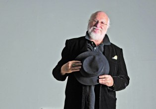 Διονύσης Σαββόπουλος: Ο χρονοποιός της μουσικής