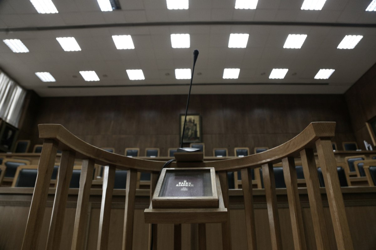 Ξεκίνησε η δίκη του γνωστού ηθοποιού και σκηνοθέτη για απόπειρα βιασμού κατ’ εξακολούθηση σε βάρος δύο γυναικών