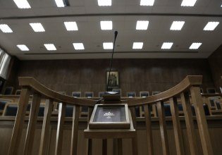 Ξεκίνησε η δίκη του γνωστού ηθοποιού και σκηνοθέτη για απόπειρα βιασμού κατ’ εξακολούθηση σε βάρος δύο γυναικών