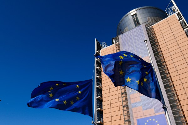Δέσμευση ΕΕ να κρατήσει όρθια την Ουκρανία τα επόμενα 2 χρόνια, οικονομικά και στρατιωτικά