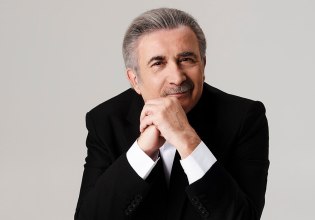 Το «Αλ Τσαντίρι Νιουζ» επιστρέφει: Το κουμπί της σάτιρας, η επίπονη προετοιμασία και το «μακρύ χέρι» του AI