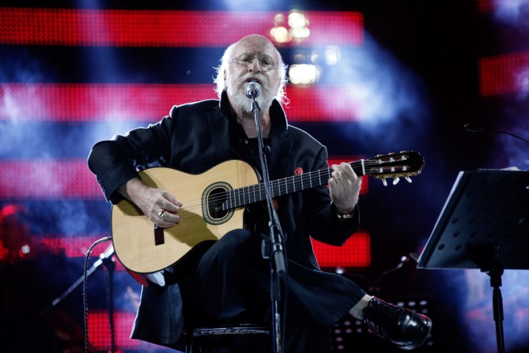 Διονύσης Σαββόπουλος: Σε λαϊκό προσκύνημα η σορός του το Σάββατο στο παρεκκλήσι της Μητρόπολης