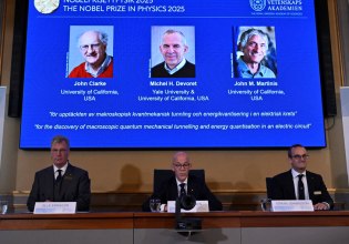 Ο νομπελίστας φυσικής Κλαρκ προειδοποιεί πως ο πρόεδρος των ΗΠΑ Τραμπ «παραλύει» την επιστήμη στη χώρα