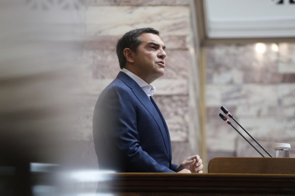 Ο Τσίπρας επιστρέφει… αντισυμβατικά – Αυτόνομη κάθοδος στην κοινωνία σε αναζήτηση νέων προσώπων