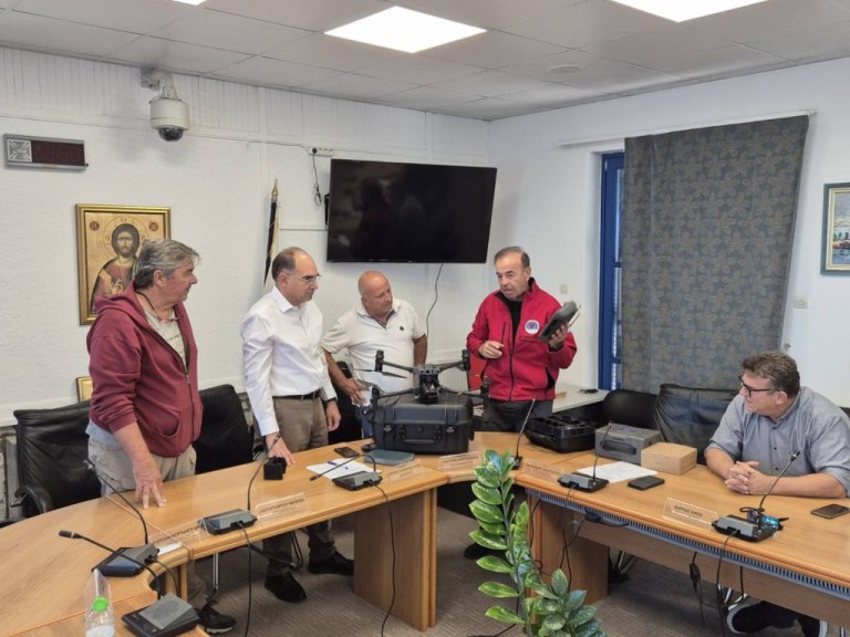 Δωρεά ουσίας από τον Δήμο Πάρου στους Έλληνες διασώστες