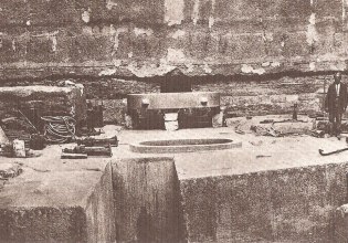 Το μυστήριο υπόγειο της Αιγύπτου που έχει μείνει σφραγισμένο για δεκαετίες: Πυραμίδα ή «πύλη προς τ’ αστέρια»;