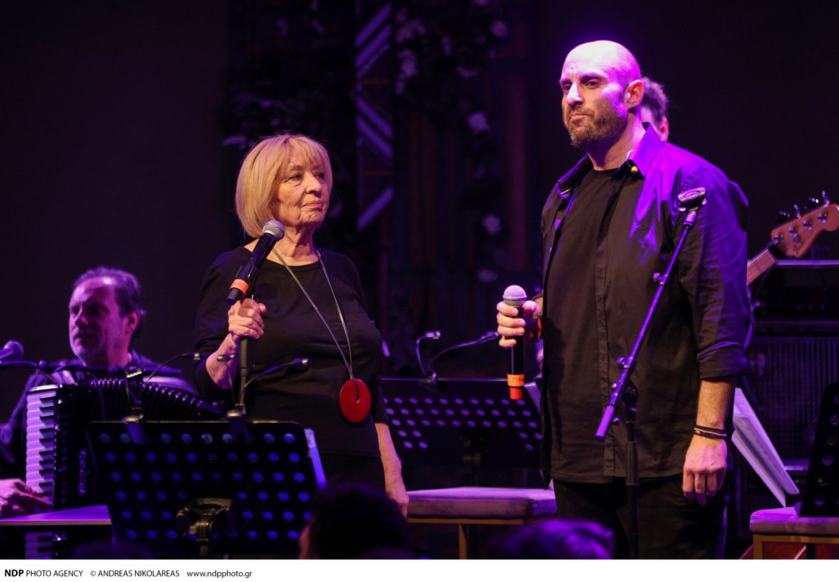 Αλέκα Κανελλίδου: Η συνεργασία με τον γιο της Γιάννη Γιαννουσάκη στο τραγούδι «Ροζ»