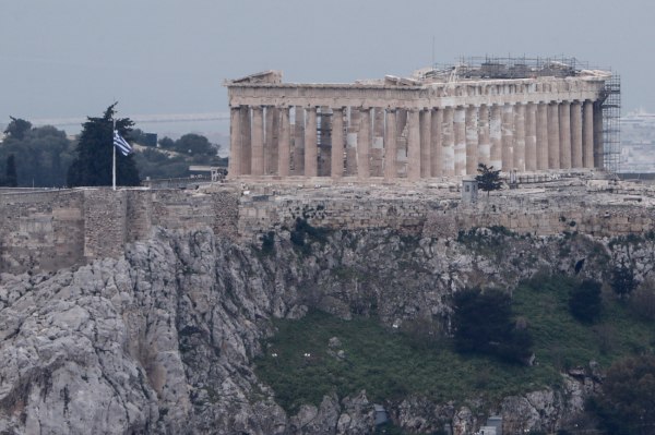 Πόσα θα δανειστεί η Ελλάδα το 2026 – Η πορεία του δημόσιου χρέους