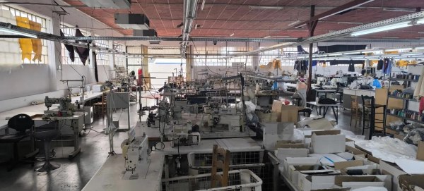 Κύκλωμα διέπραττε πλαστογραφίες, απάτες σε βάρος του Ε.Φ.Κ.Α. και φοροδιαφυγή, μέσω εταιρειών παραγωγής ενδυμάτων