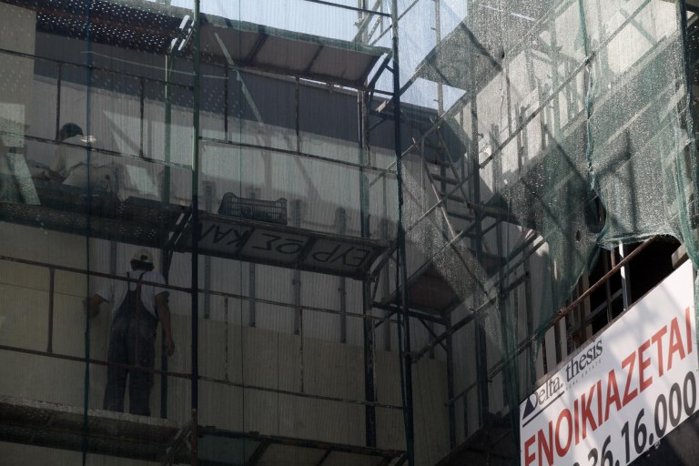 Επιμένει για το… καλό των εργαζομένων με 13ωρο και 10ωρη «τετραήμερη εργασία» η Κεραμέως