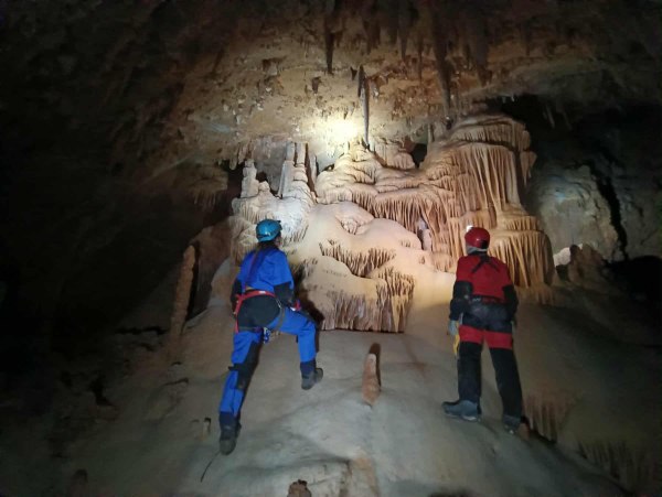 «Amorgos Cave Expedition 2025»: Στο φως ανεξερεύνητα σπήλαια στην Αμοργό – Εντυπωσιακά ευρήματα