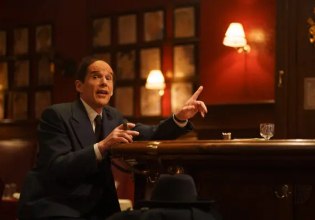 Blue Moon – Ο Ίθαν Χοκ είναι αγνώριστος και συγκλονιστικός στη θλιβερή, πνευματώδη ιστορία του Μπρόντγουεϊ