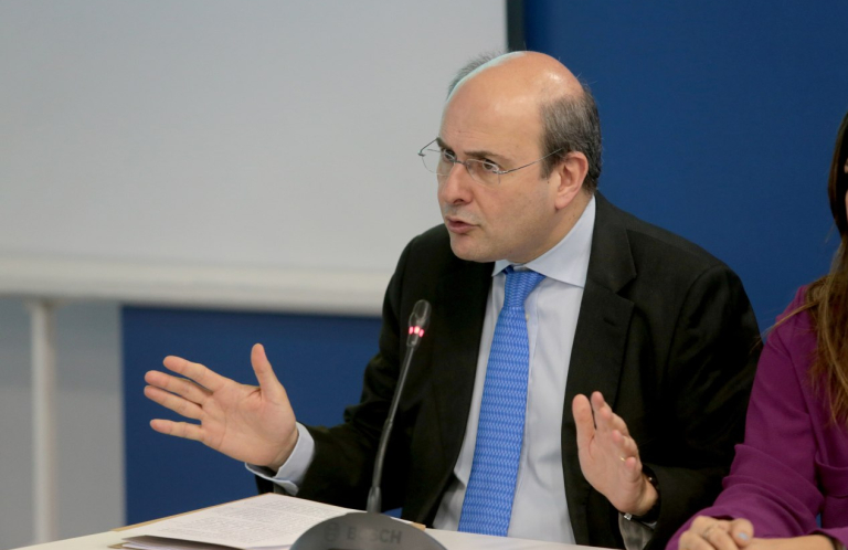 Χατζηδάκης: «Μας αφορά περισσότερο το κόμμα Σαμαρά από το κόμμα Τσίπρα»