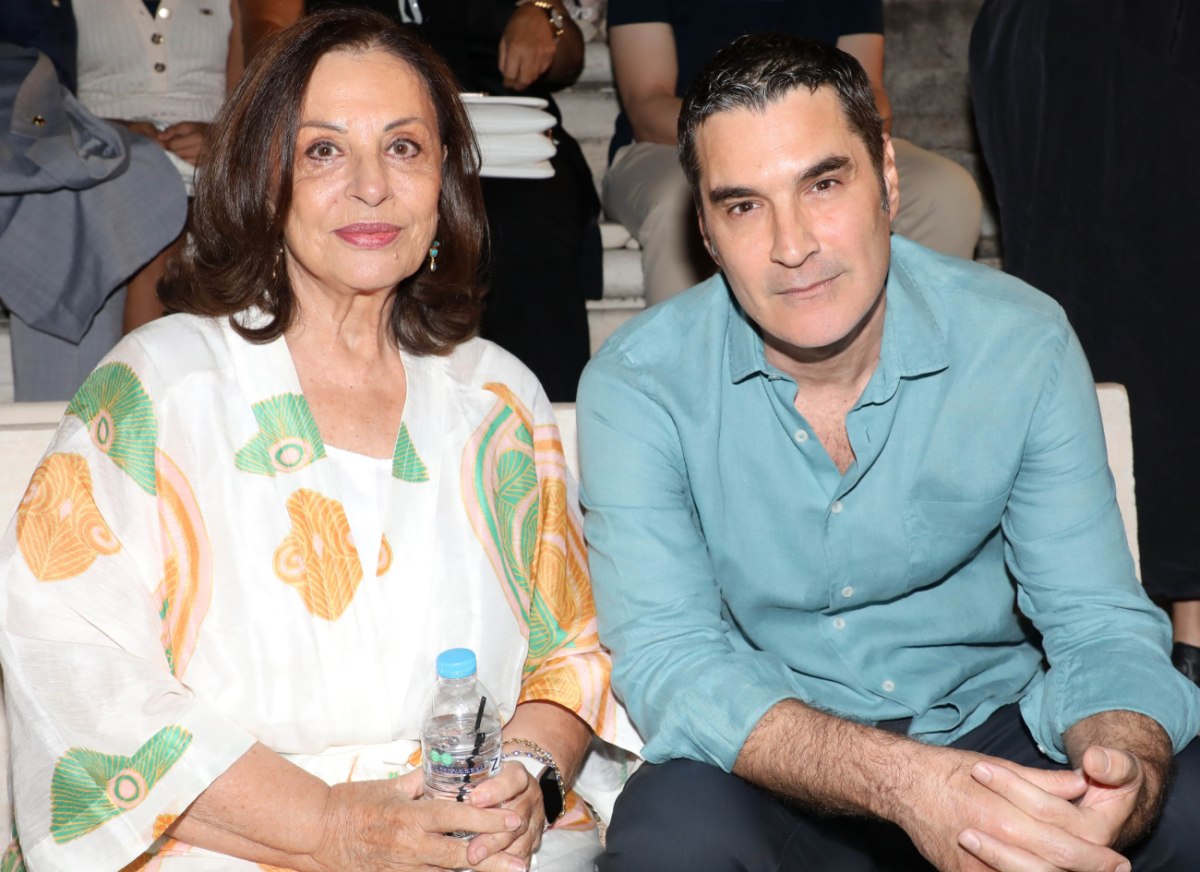 Χάρις Αλεξίου: Η φωτογραφία και το μήνυμα από τα γυρίσματα του Maestro στους Παξούς