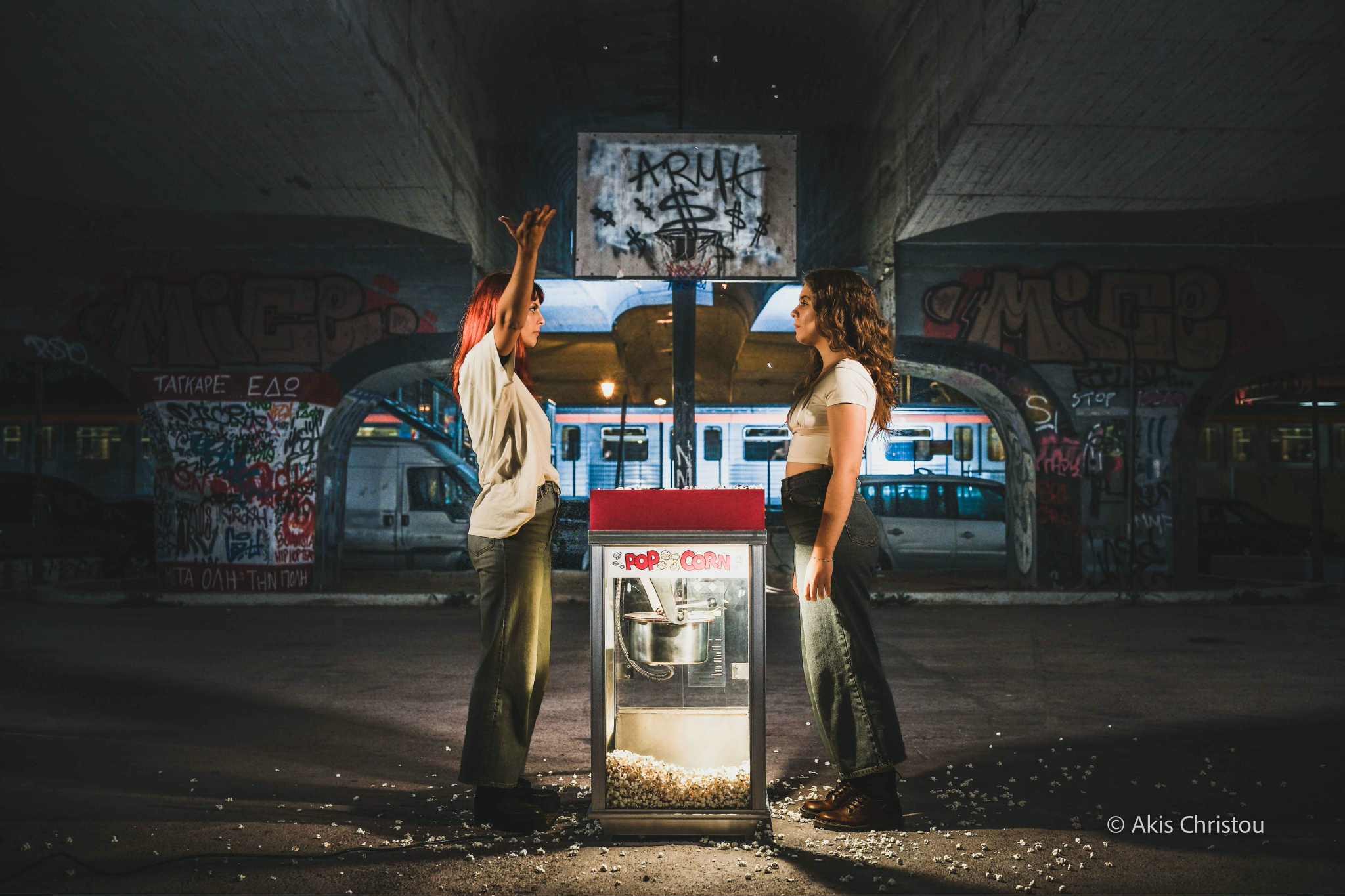 «Μπλε υγρό»: Η παράσταση με «street» διάθεση, hip pop ρυθμό και νεανική ενέργεια στον Χώρο Τεχνών Κ4