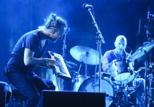 Οι Radiohead επιστρέφουν μετά από 7 χρόνια: Ο Τομ Γιορκ μιλά για το πένθος, την κρίση και τη νέα αρχή