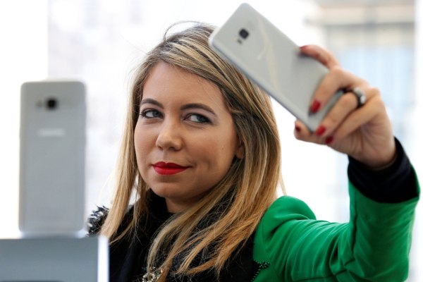 Δέκα βήματα απεξάρτησης από το smartphone – Τα οφέλη της ψηφιακής αποτοξίνωσης