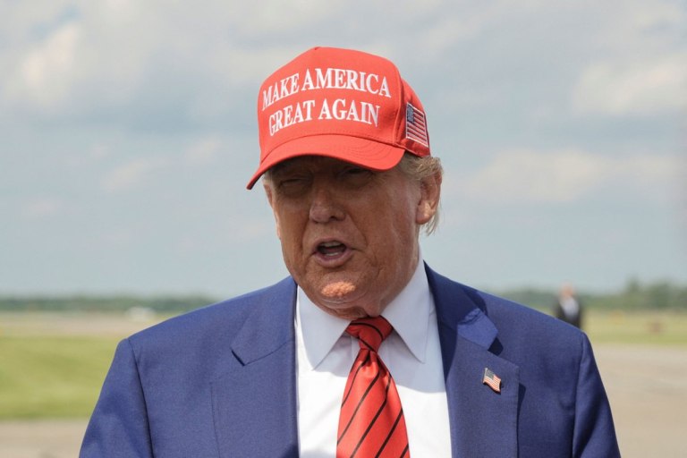 Τραμπ: Έδωσε διορία μέχρι την Κυριακή στη Χαμάς για να αποδεχτεί το σχέδιό του, αλλιώς «θα γίνει κόλαση»