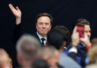 O Έλον Μασκ πρώτος άνθρωπος στην ιστορία με περιουσία μισού τρισ. δολαρίων