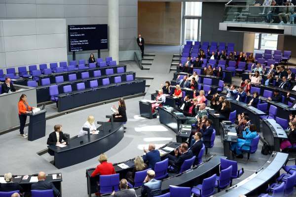 Δημοσκόπηση: Ισχυροποιείται η ακροδεξιά στη Γερμανία, πρώτο το AfD – Δυσαρέσκεια για την κυβέρνηση