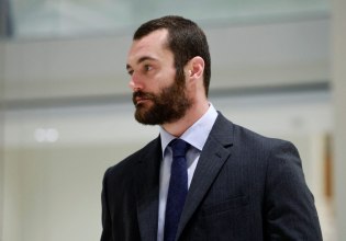 Μεταξύ… Ναπολέοντα και Τραμπ – Ο γιoς του Νικολά Σαρκοζί, Λουί, ως επίδοξος «σωτήρας» της γαλλικής Δεξιάς