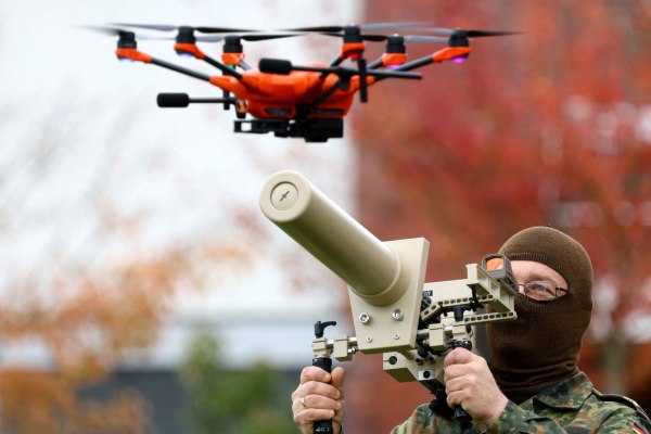 H Ρωσία είναι η μεγαλύτερη απειλή για την Ευρώπη προειδοποιεί ο Μακρόν – «Η Γερμανία θα πρέπει να ετοιμάζεται για το χειρότερο σενάριο» λέει ο Πιστόριους