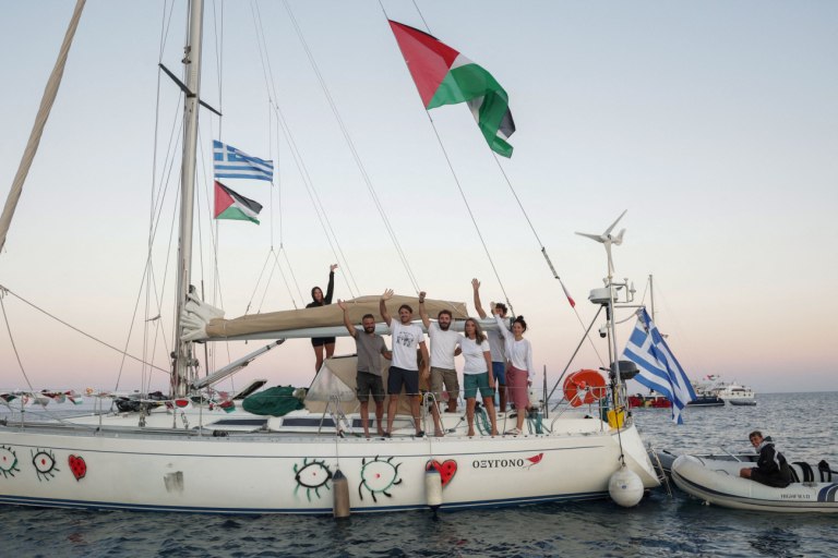 Παρακολουθήστε την πορεία του Global Sumud Flotilla την ώρα που προσεγγίζει τη Γάζα [βίντεο]