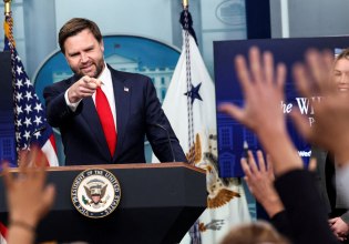 ΗΠΑ: Ο αντιπρόεδρος Βανς αποκαλεί «γελοία» τα αιτήματα των Δημοκρατικών για να συνεχιστεί η χρηματοδότηση [βίντεο]