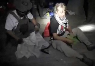 Έσυραν την Γκρέτα από τα μαλλιά, τη χτύπησαν και την έβαλαν να φιλήσει την ισραηλινή σημαία – Καταγγελίες ακτιβιστών