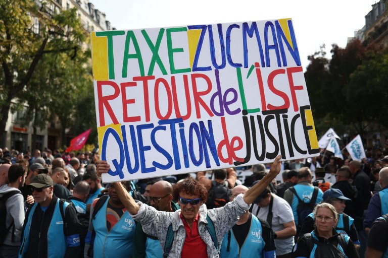 Νέες απεργίες στη Γαλλία εν μέσω συνεχιζόμενου πολιτικού χάους