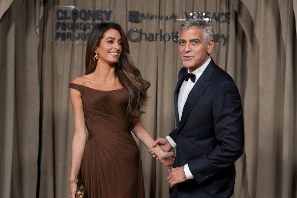 Δεν δίνουν δεκάρα: Ο Τζορτζ Κλούνεϊ εξήγησε τους λόγους που μεγαλώνει τα παιδιά του μακριά από το Χόλιγουντ