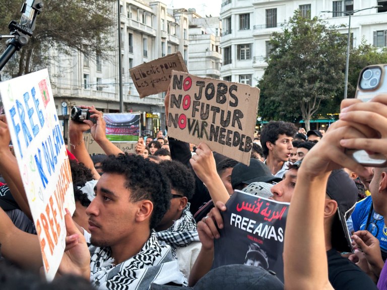 Η Gen Z απαιτεί ελπίδα σε όλο τον κόσμο τροφοδοτώντας εξεγέρσεις