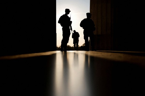 Προσφυγή κατά της κυβέρνησης Τραμπ για να μην αναπτυχθεί Εθνοφρουρά από την Καλιφόρνια στο Όρεγκον