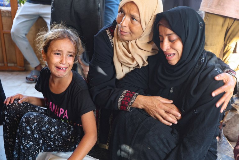 Γάζα: Πυρετώδεις προετοιμασίες για τις διαπραγματεύσεις όσο το Ισραήλ βομβαρδίζει τις «ασφαλείς ζώνες»