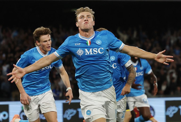 Νάπολι – Τζένοα 2-1: Νίκη κορυφής για τους «παρτενοπέι»