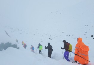 Έβερεστ: 200 ορειβάτες παραμένουν παγιδευμένοι λόγω χιονοθύελλας