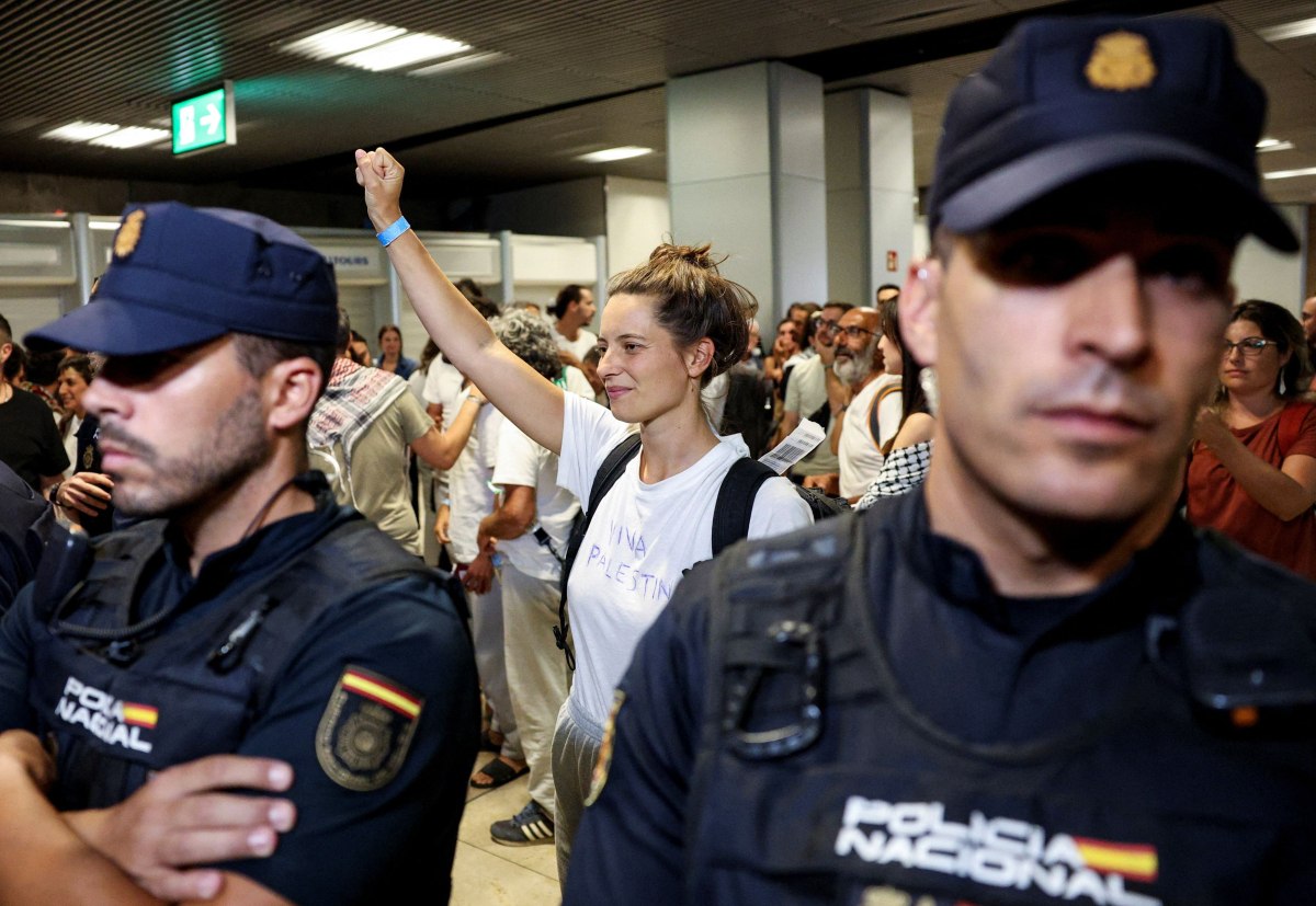 Global Sumud Flotilla: «Μας έδεναν χειροπόδαρα, μας χτύπαγαν» – Ισπανοί ακτιβιστές καταγγέλλουν το Ισραήλ
