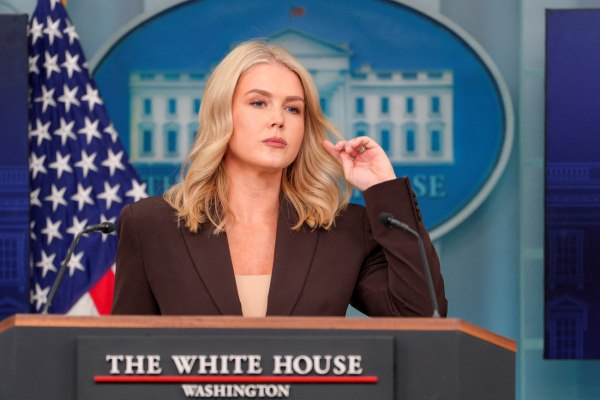 Λευκός Οίκος: Οι διαπραγματευτές στο Κάιρο εξετάζουν τις λίστες ομήρων και κρατουμένων που θα απελευθερωθούν