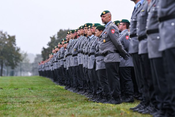 Γερμανία: Έξι στους δέκα πολίτες διαφωνούν με τη στρατιωτική θητεία με κλήρωση, αναφέρει δημοσκόπηση