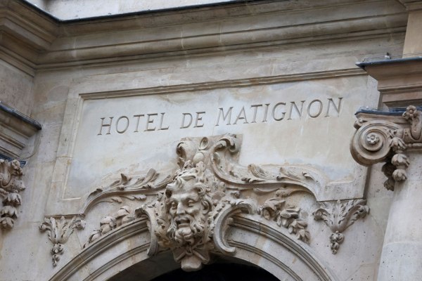 Γαλλία: Παζάρια έως την ύστατη στιγμή ενώ περιορίζονται οι πιθανότητες για σχηματισμό κυβέρνησης