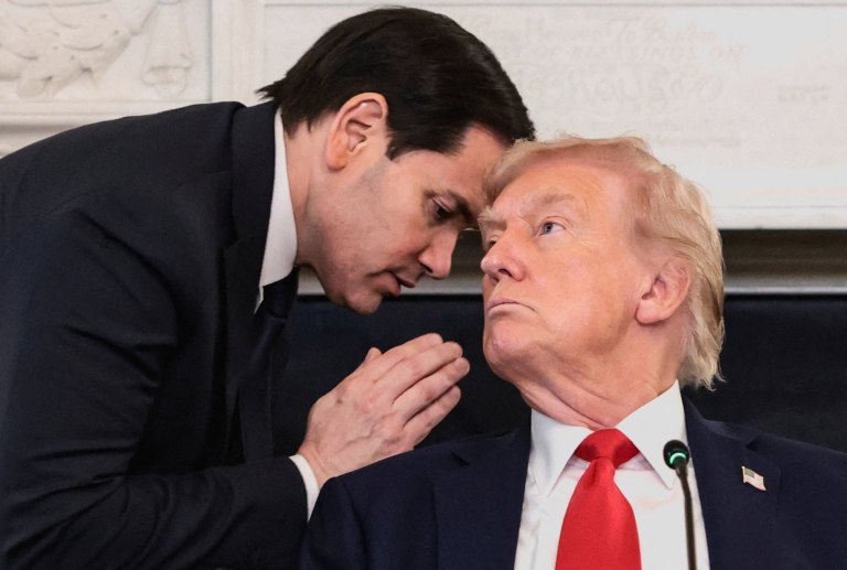 Το μεσημέρι της Πέμπτης μπαίνει σε εφαρμογή η α’ φάση του σχεδίου ειρήνης στη Γάζα με εγγυητές