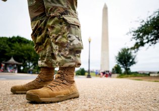 Γιατί ο Τραμπ επιστρατεύει την Εθνοφρουρά σε πόλεις των ΗΠΑ;