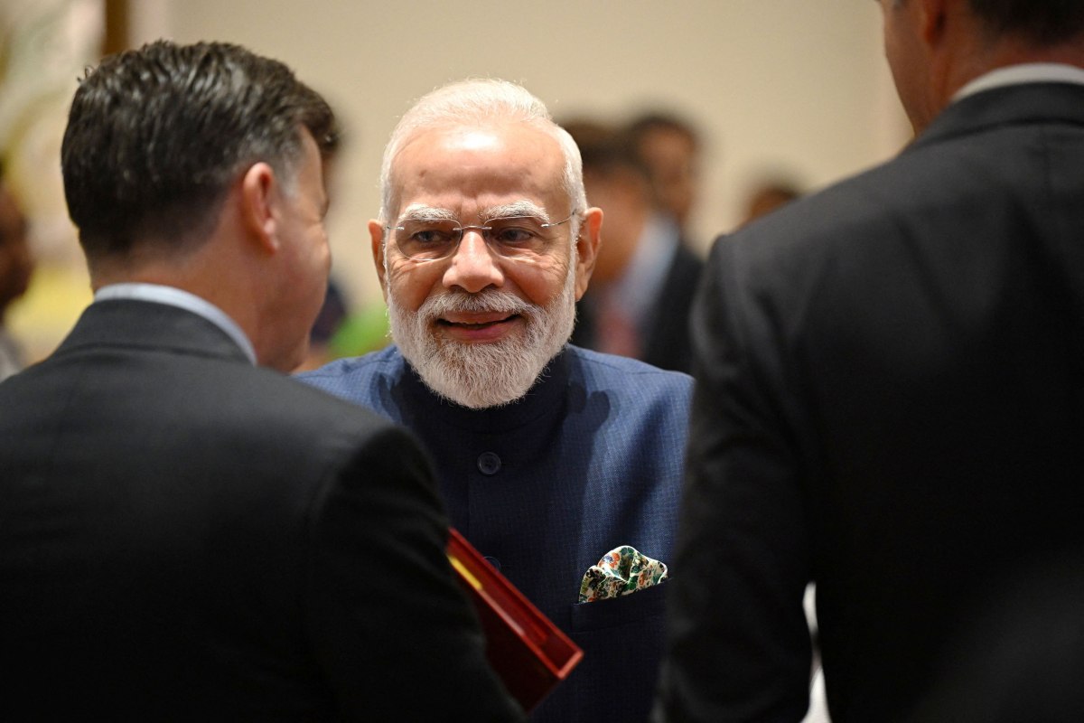 Η Ινδία απαντά στο σοκ των δασμών ενισχύοντας τη ρουπία