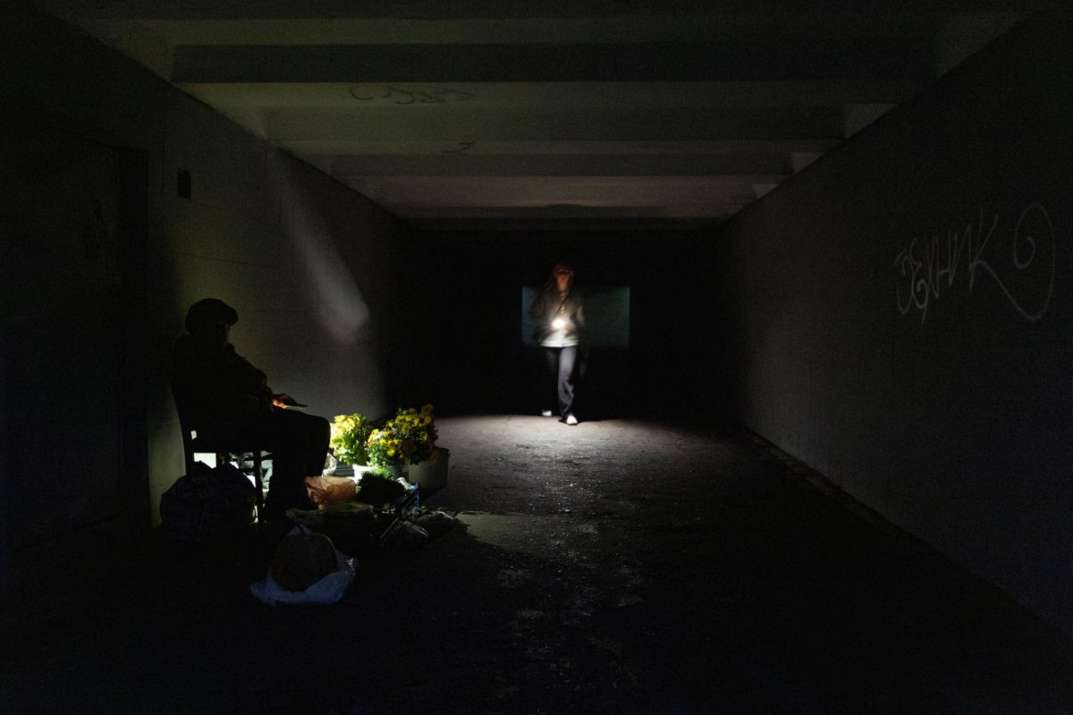 Χάρκοβο: Στο σκοτάδι συνοικίες της πόλης «φρούριο» – Σφυροκόπημα από ρωσικές δυνάμεις