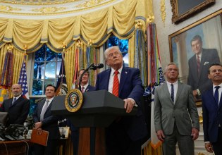 Οι δασμοί του Τραμπ χτυπούν την τσέπη των Αμερικανών: Η πίεση στα ράφια των παντοπωλείων