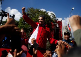 Ο Μαδούρο κατηγορεί τον Τραμπ ότι πιέζει για αλλαγή καθεστώτος στη Βενεζουέλα – Πού αλλού «χώνει τη μύτη του»;