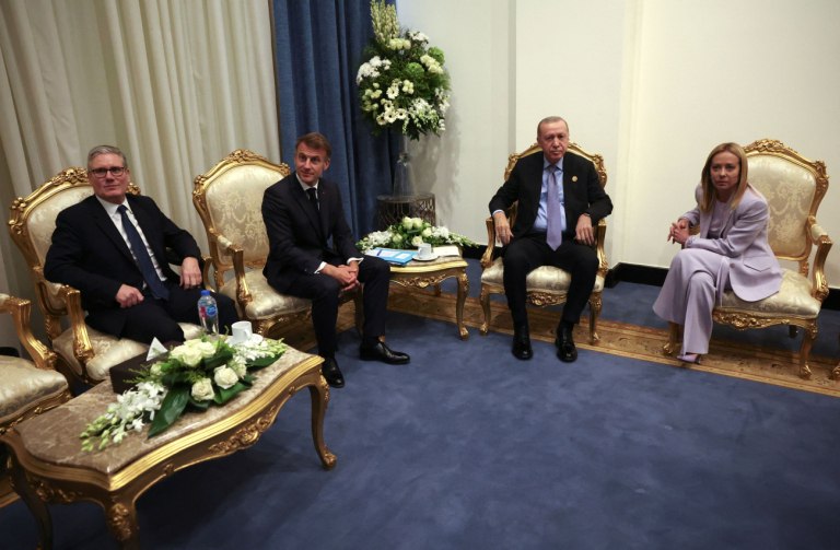 Η σχόλιο Ερντογάν στη Μελόνι για το κάπνισμα – «Φαίνεσαι υπέροχη, αλλά…»