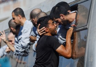 Ισραηλινοί όμηροι και Παλαιστίνιοι κρατούμενοι – Η άλλη όψη μιας ιστορικής ημέρας για τη Γάζα