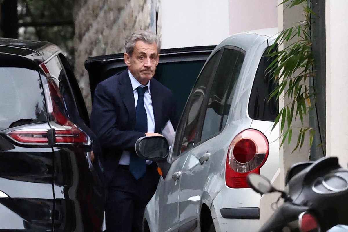 Σαρκοζί: Ήγγικεν η ώρα της φυλάκισης – «Δεν φοβάμαι, θα κρατήσω ψηλά το κεφάλι μου»